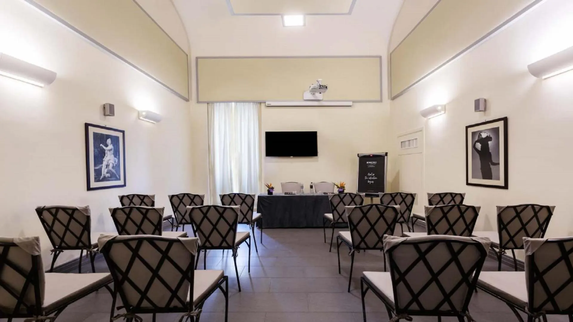 ****  Отель Palazzo Caracciolo Неаполь Италия