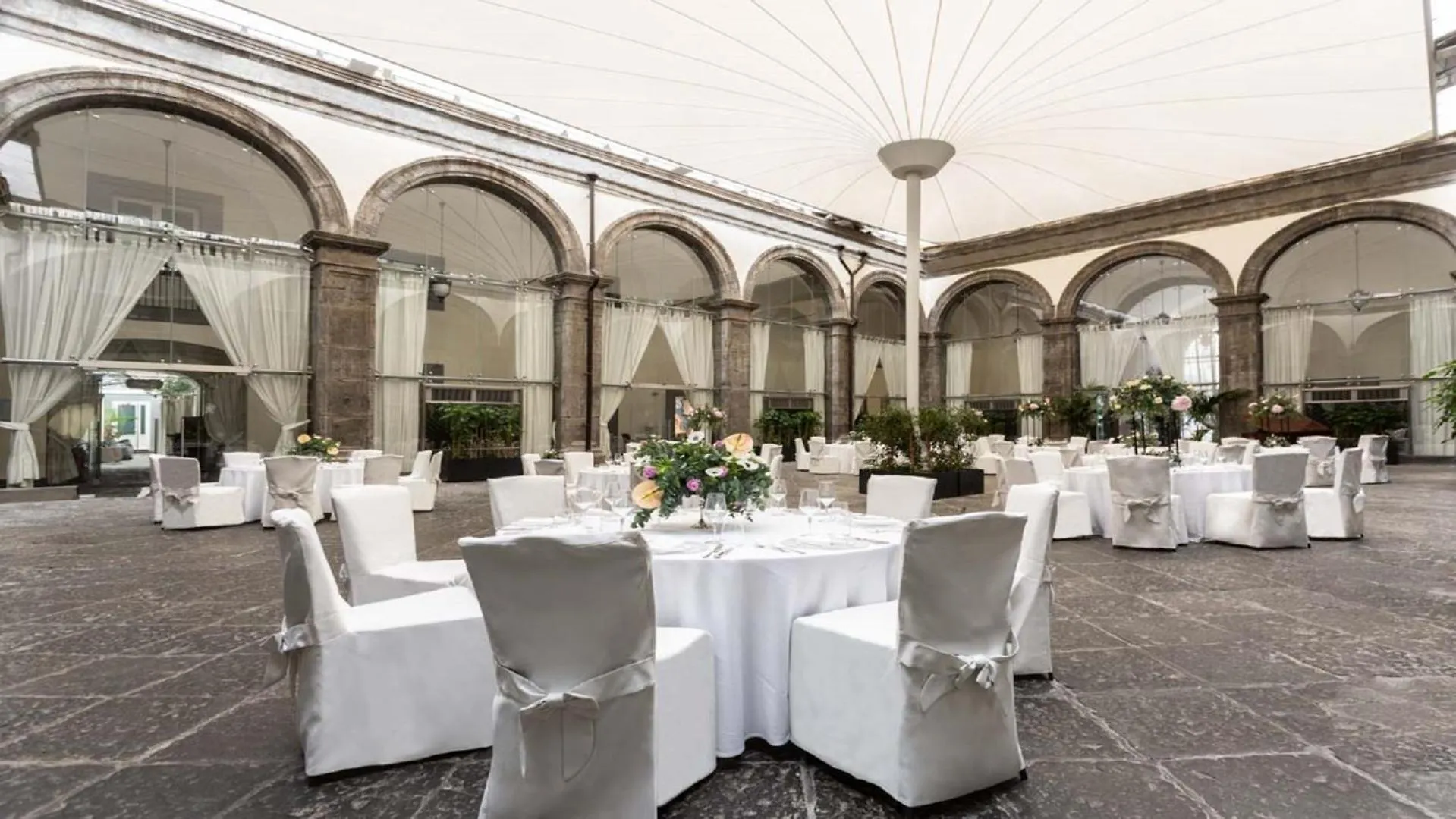 Отель Palazzo Caracciolo Неаполь