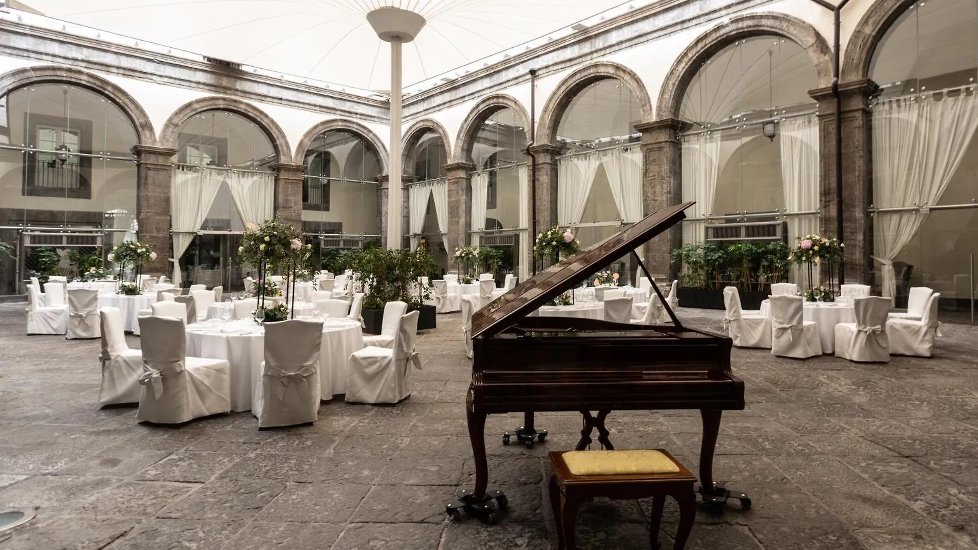 Отель Palazzo Caracciolo Неаполь