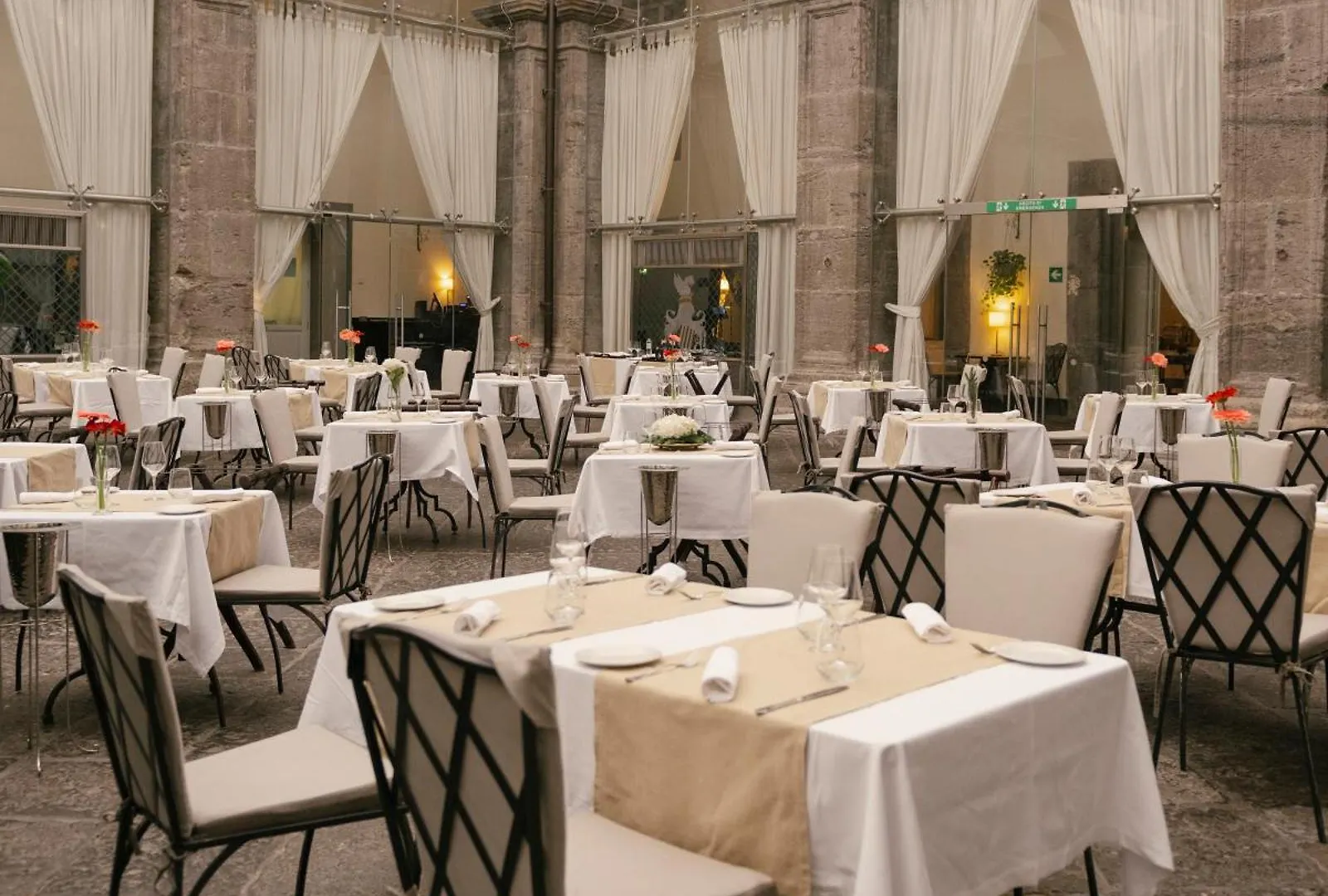 ****  Отель Palazzo Caracciolo Неаполь Италия