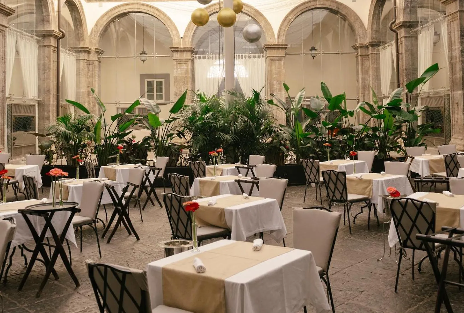Отель Palazzo Caracciolo Неаполь